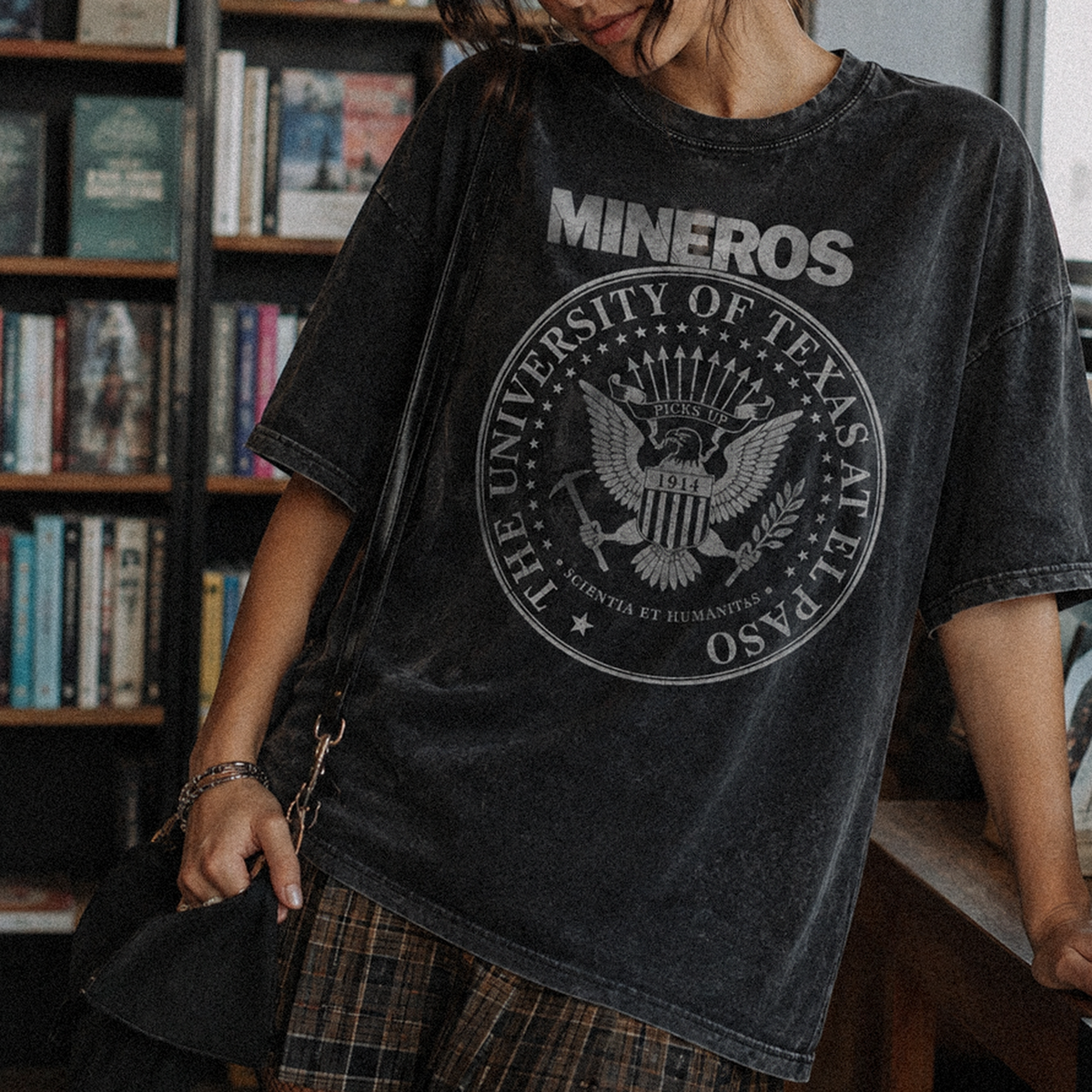 Mineros Collegiate Seal Snow-Wash Tee